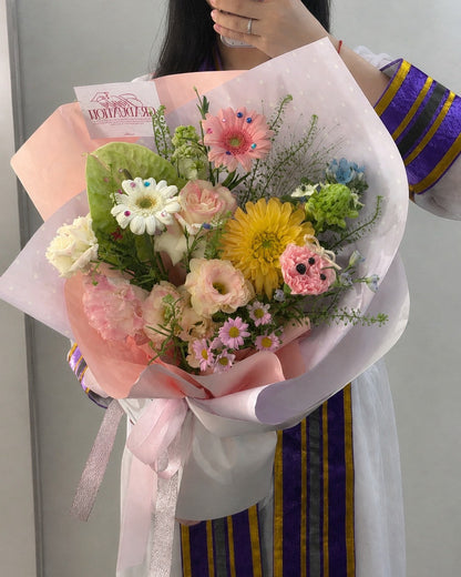 Peachy Celebration Bouquet 🌸🎓